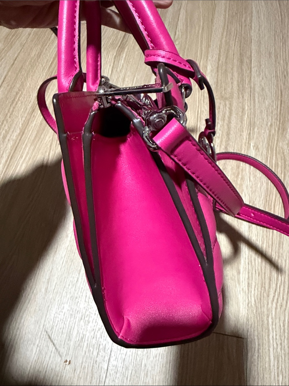 Michael Kors Sheila Dragonfruit Satchel NWT - Picture 7 of 16